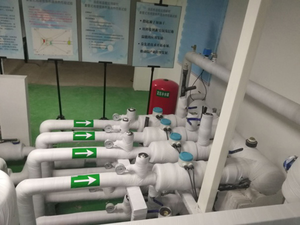 地源空气源热泵机房 地源空气源热泵机房